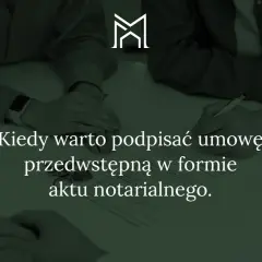 Ludzie podpisują umowę przedwstępną u notariusza. Dowiedz się, ile kosztuje umowa przedwstępna u notariusza i kiedy warto ją zawrzeć.