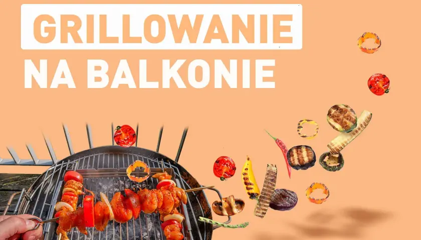 Grillowanie na balkonie to świetny pomysł! Szaszłyki z kurczaka i warzyw pieką się na ruszcie, a wokół unoszą się grillowane przysmaki.