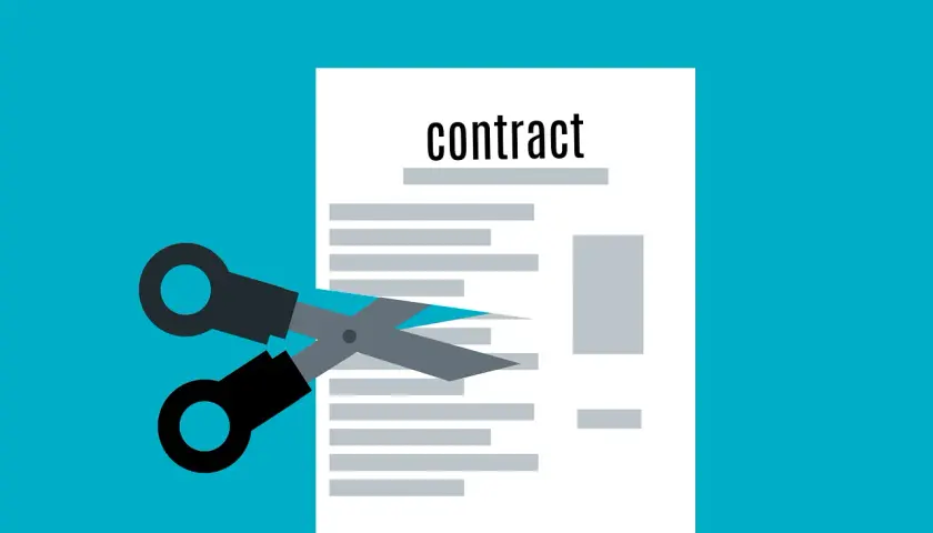 Nożyczki przecinają dokument z napisem "contract". To symbol wypowiedzenia umowy najmu wzór przez najemcę.