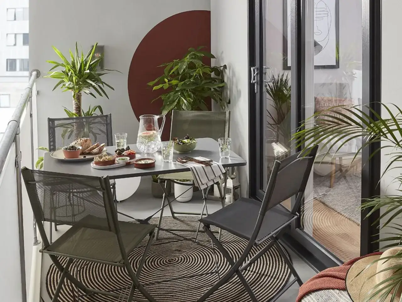 Zdjęcie Co na balkon w bloku? 10 pomysłów na funkcjonalną przestrzeń